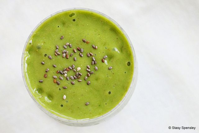 Grüner Smoothie mit Weizengras