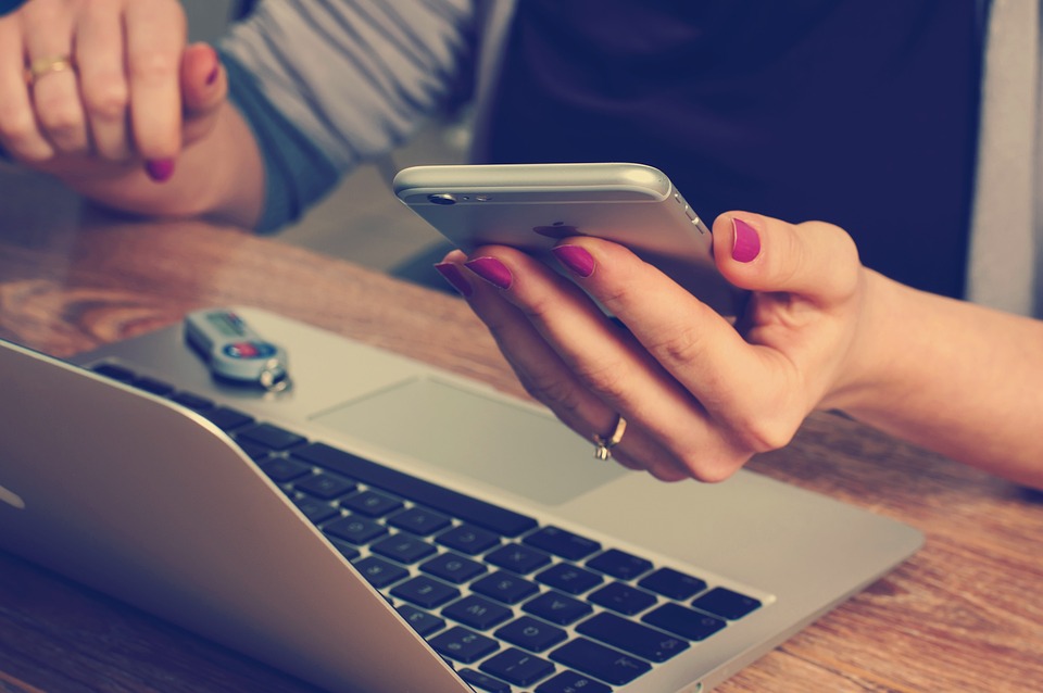 Digital entgiften: Warum die Seele durch zu viel Handykonsum und Co. leidet Digital entgiften: Warum die Seele durch zu viel Handykonsum und Co. leidet