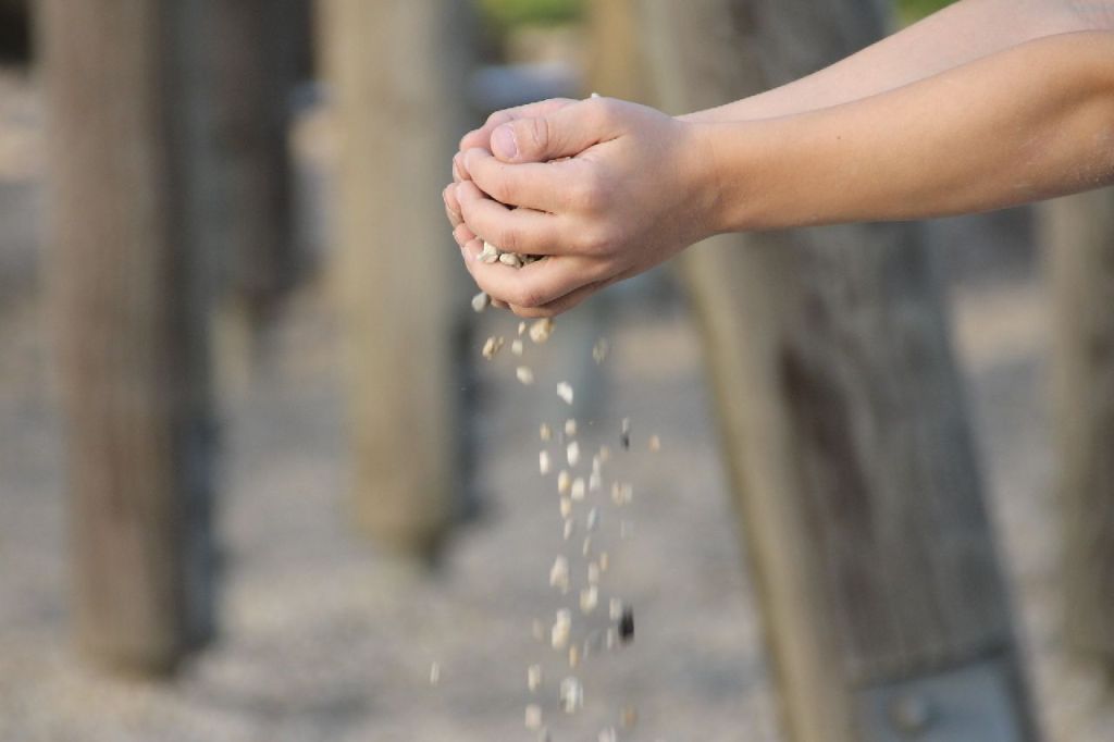 Sandspiel-Therapie - Rieselnder Sand